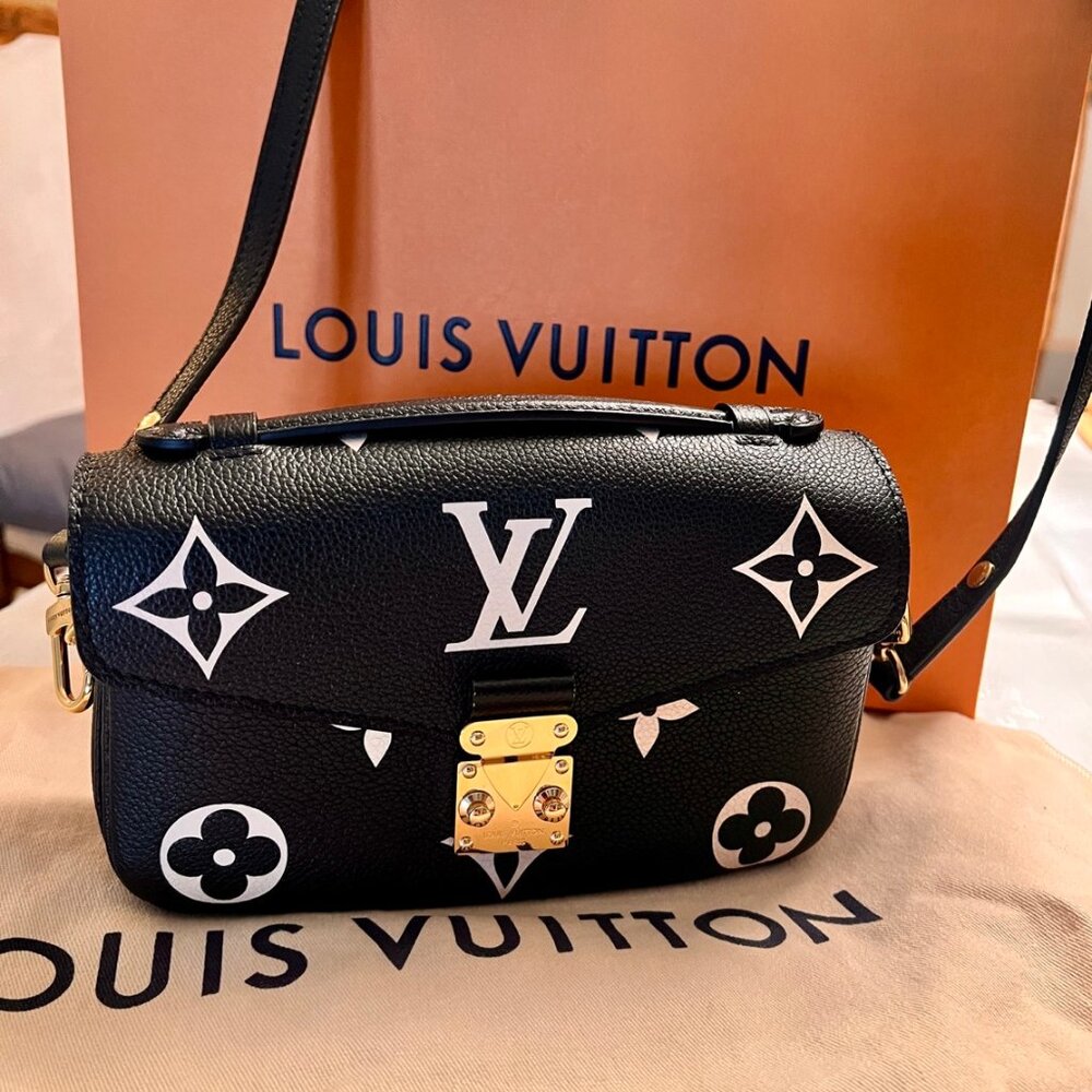 New with Receipt Louis Vuitton Metis East West Pouchette in Black